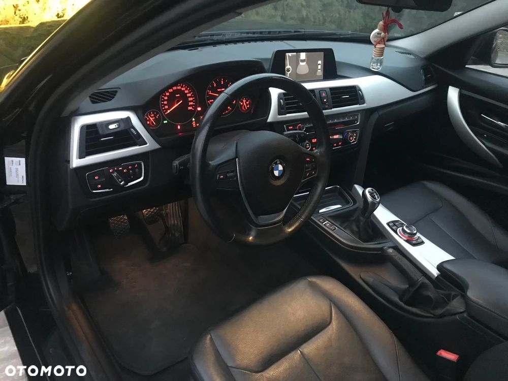 BMW Seria 3 320d - 15