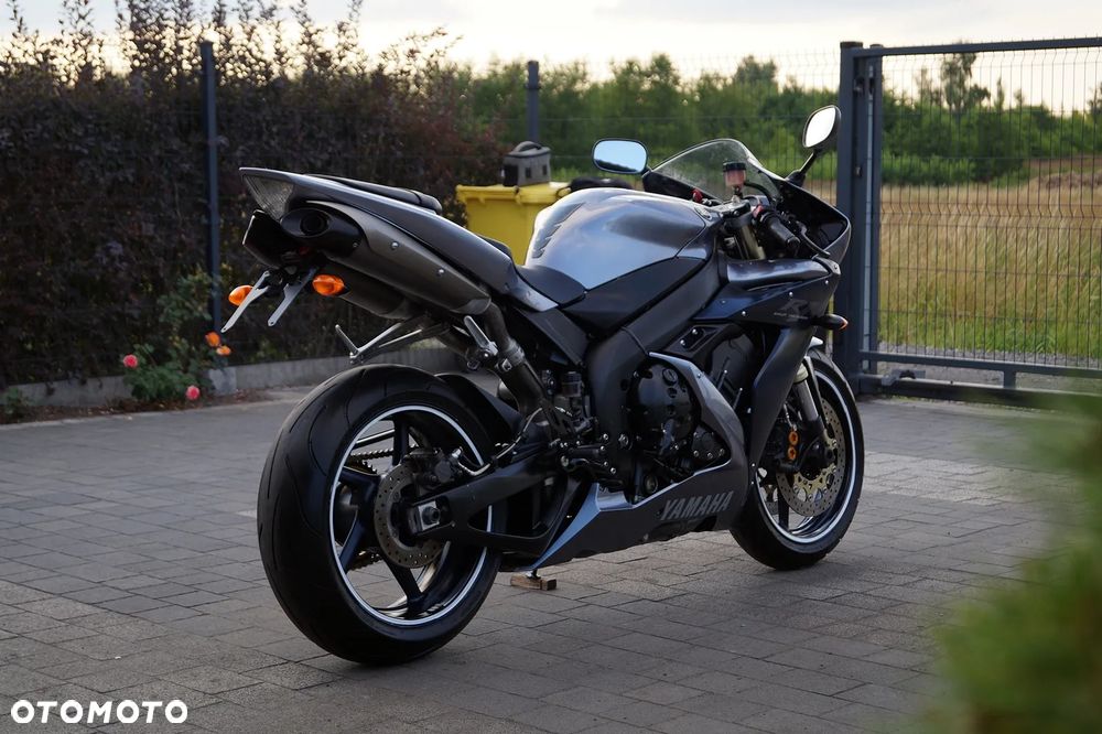 Yamaha R1 - 7