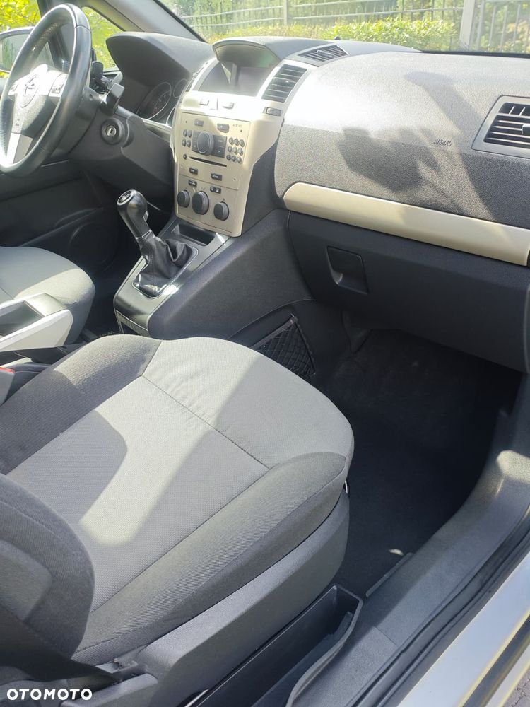 Opel Zafira 1.8 Essentia - 11