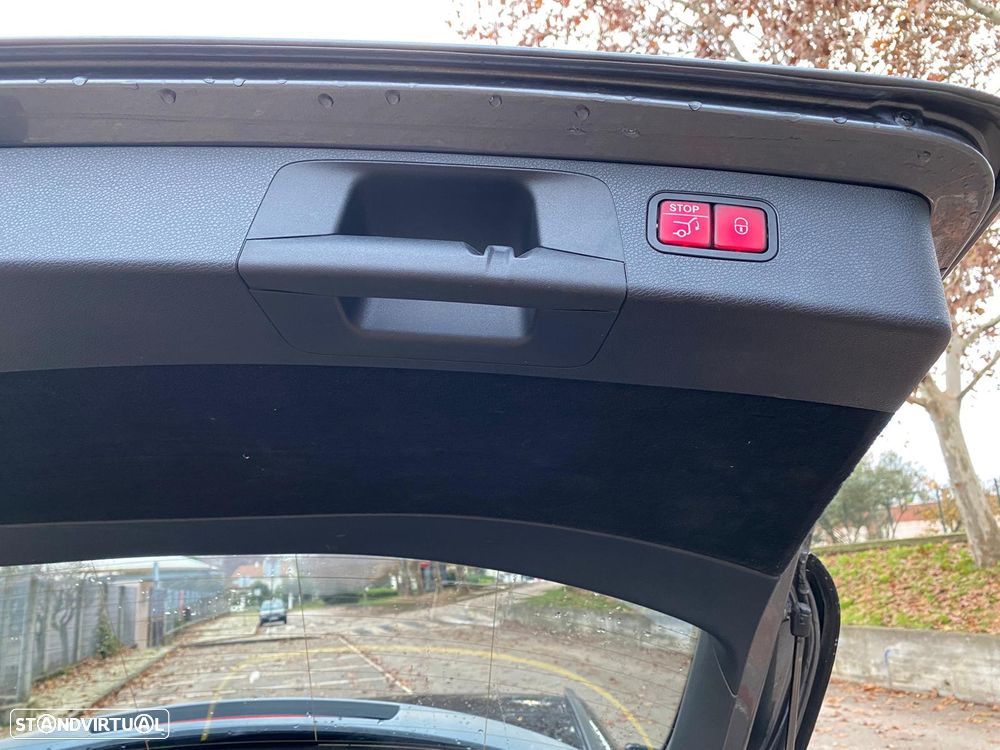 Mercedes-Benz E 300 de 9G-TRONIC AMG Line - 11