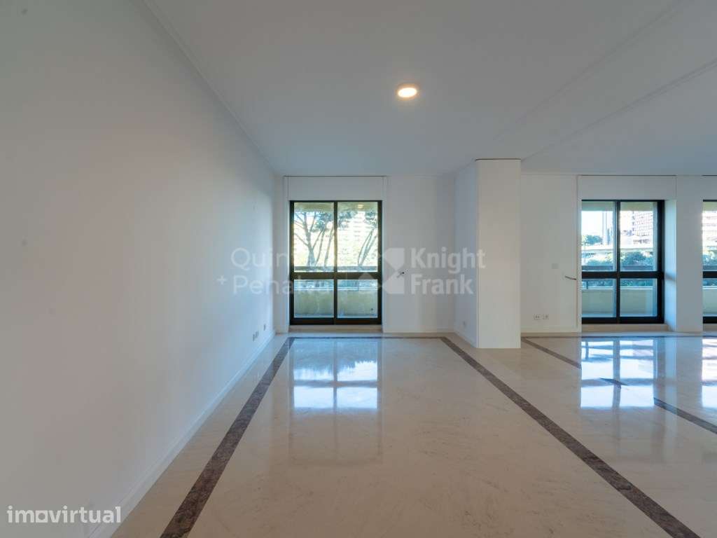 Apartamento T3 para arrendamento, sem móveis em Sete Rios - Grande imagem: 4/35