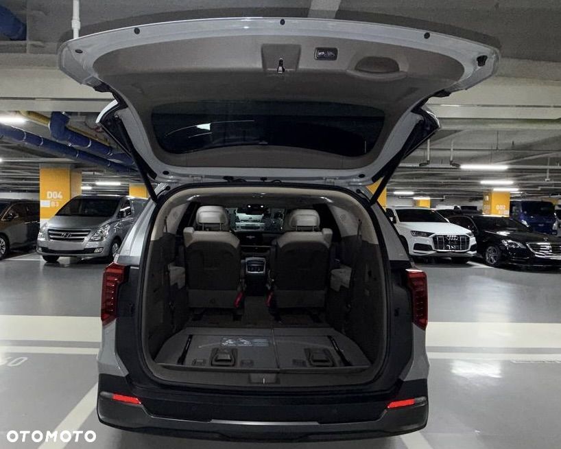 Kia Carnival - 37