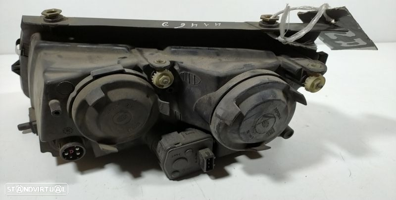 Farol Direito Volkswagen Passat Variant (3B5) - 2
