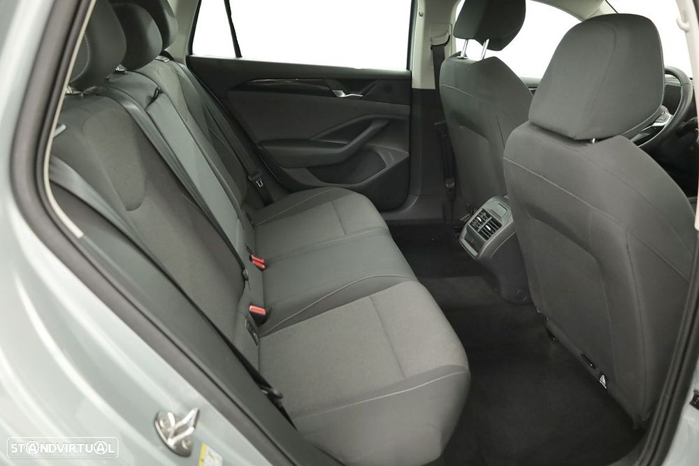 VW Passat Variant 1.5 TSI eHybrid DSG - 21