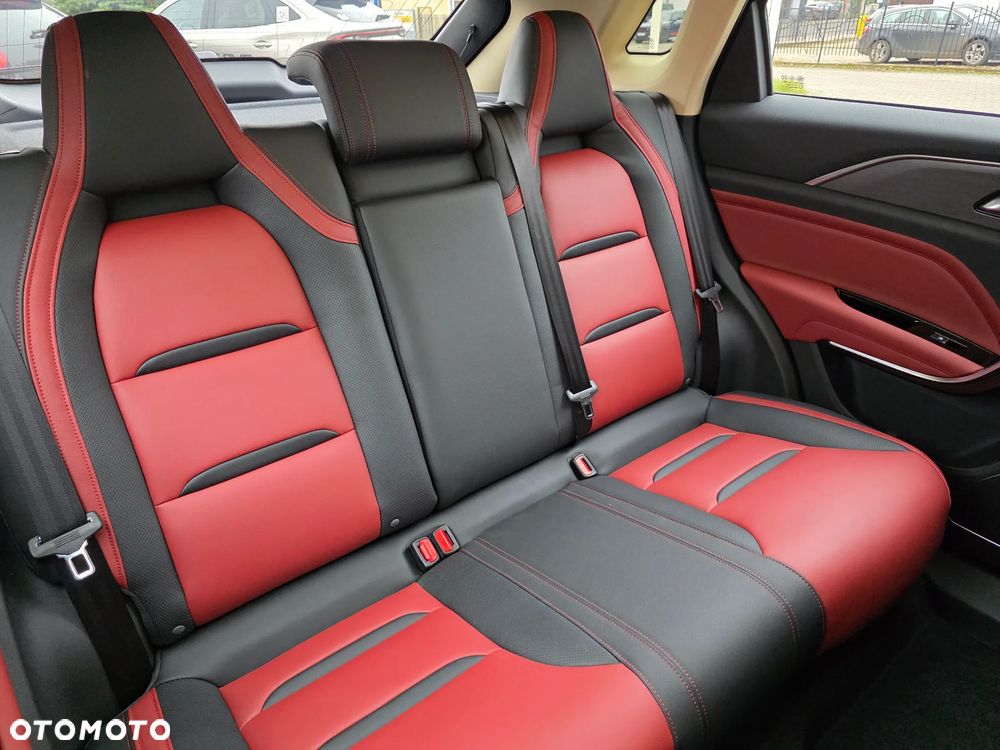 Bestune T77 1.5T Business DCT - 12