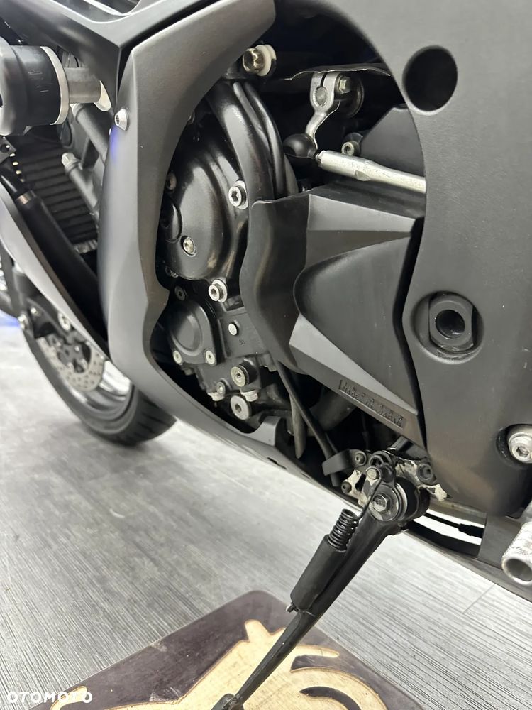 Yamaha R1 - 15