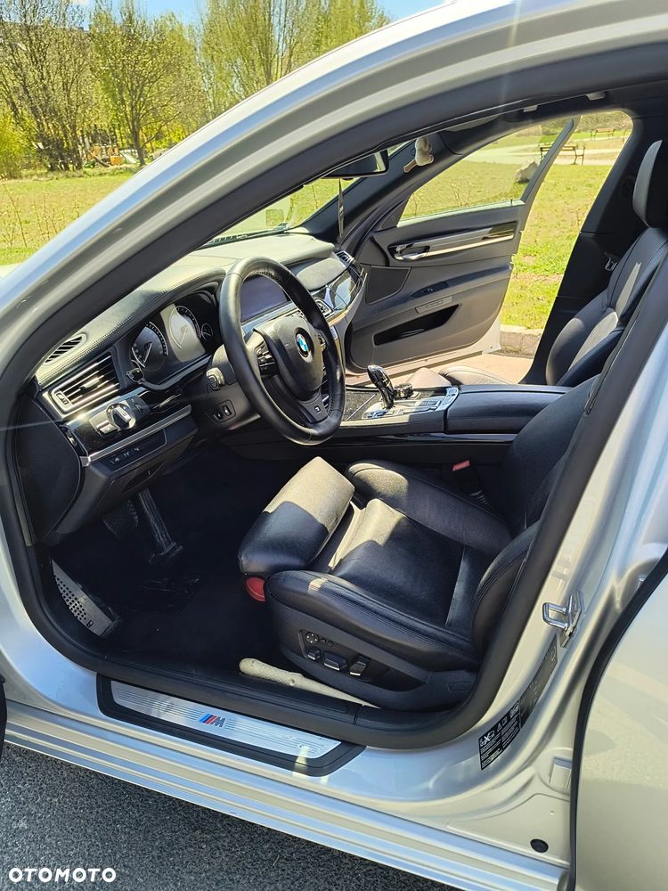 BMW Seria 7 750i xDrive - 13