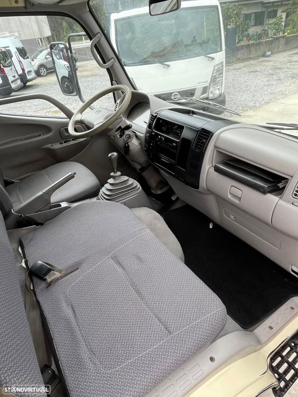 Toyota Dyna 6 lugares Tribascula - 10