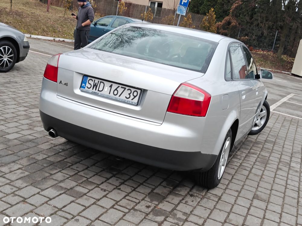 Audi A4 Limousine - 3