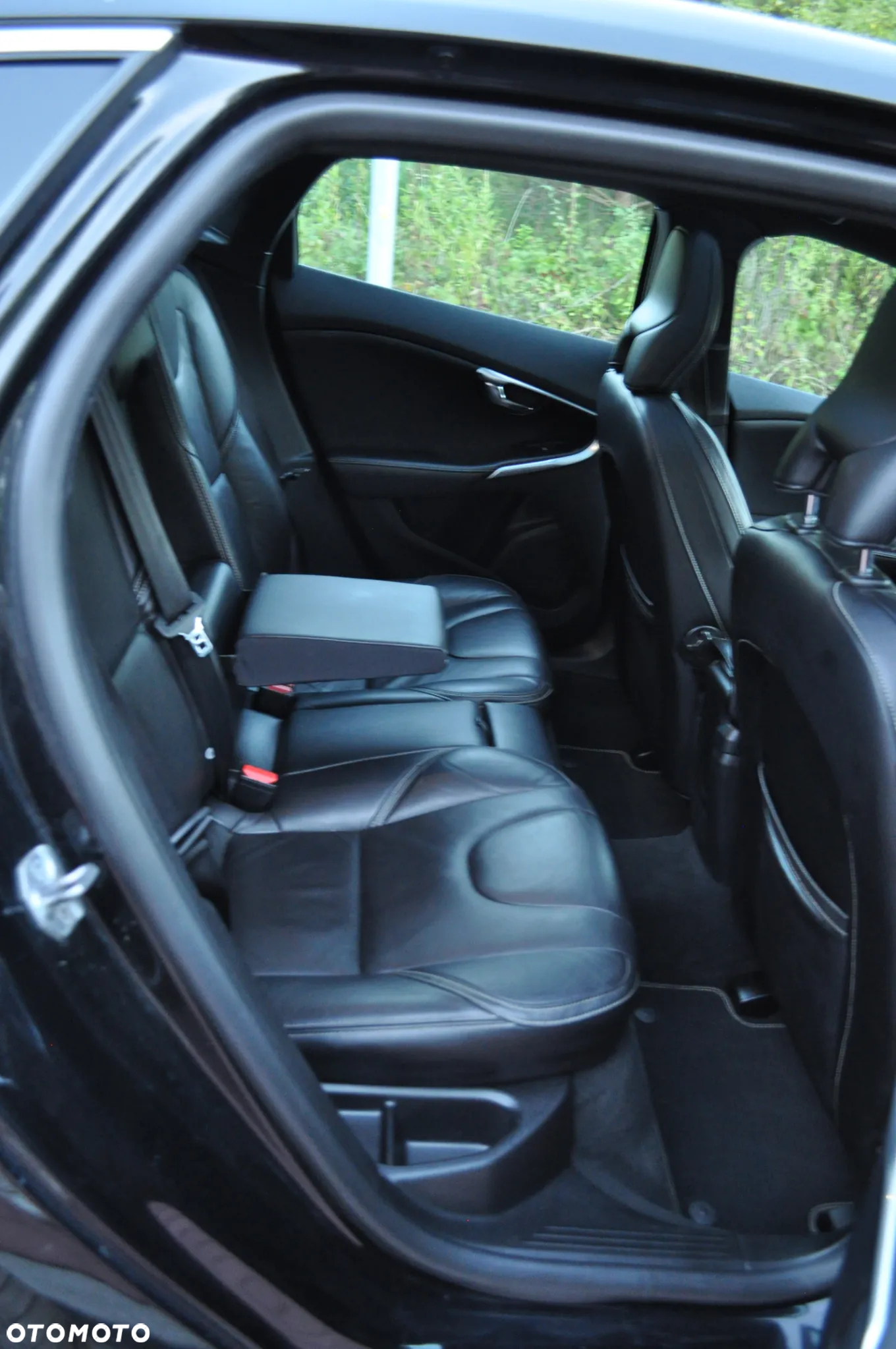 Volvo V40 D4 Drive-E R-Design Summum - 8