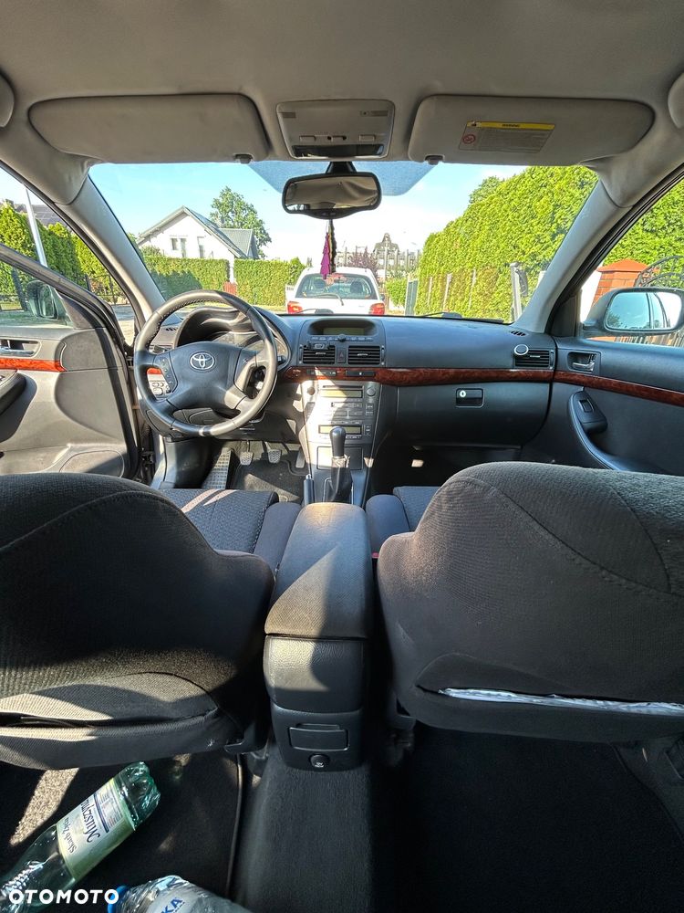 Toyota Avensis - 13