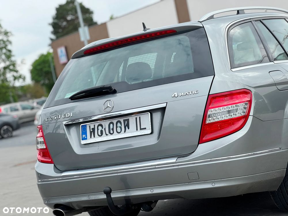 Mercedes-Benz Klasa C 250 CDI DPF 4Matic 7G-TRONIC BlueEFFICIENCY Elegance - 15