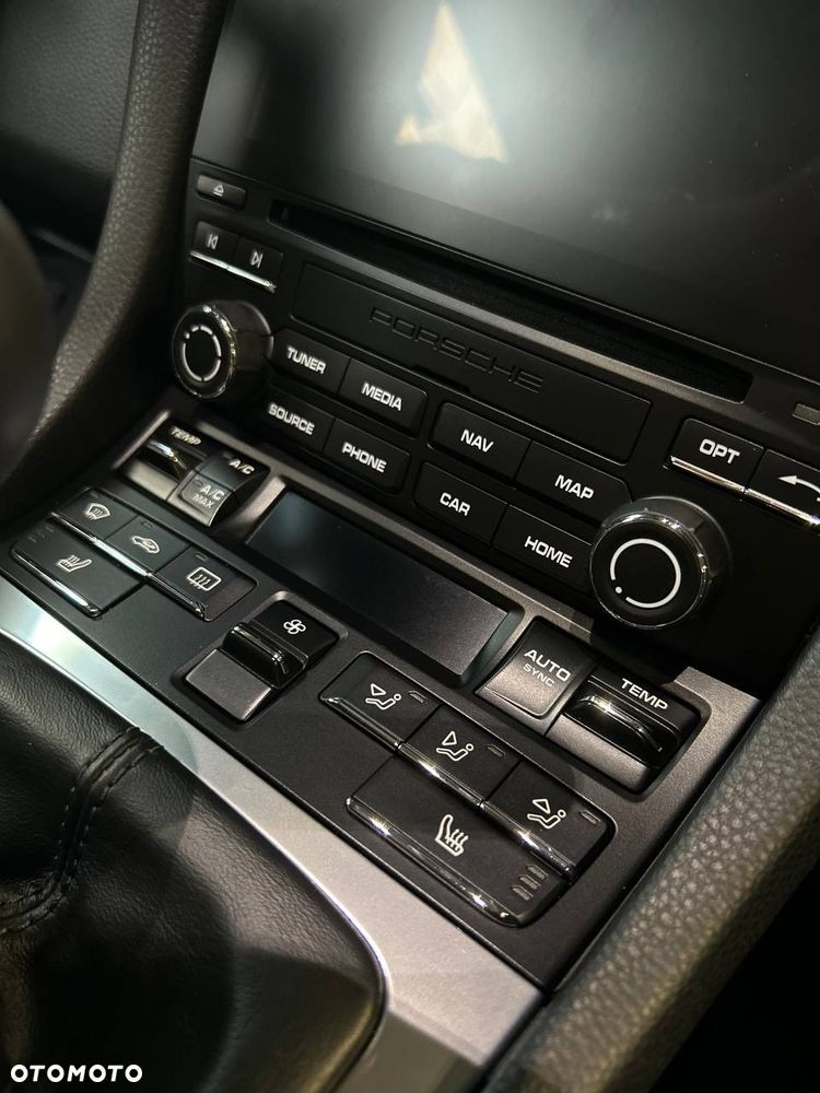 Porsche 911 Carrera - 7