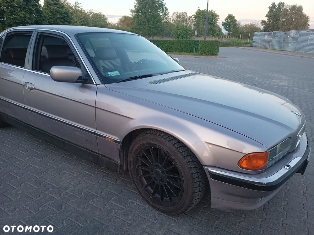 BMW Seria 7 740i V8 - 21