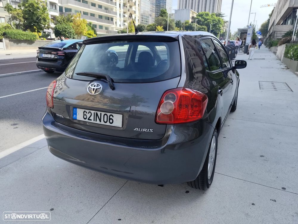 Toyota Auris 1.4 D-4D - 5