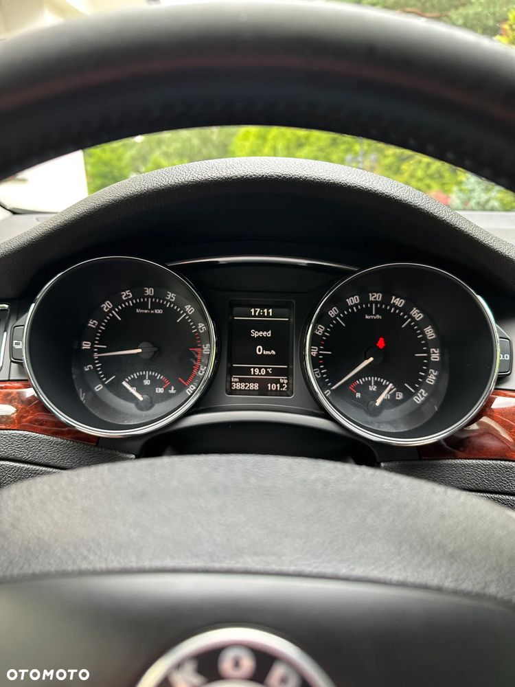 Skoda Superb 2.0 TDI Elegance - 11