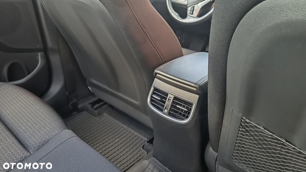 Hyundai Elantra 1.6 Comfort - 12