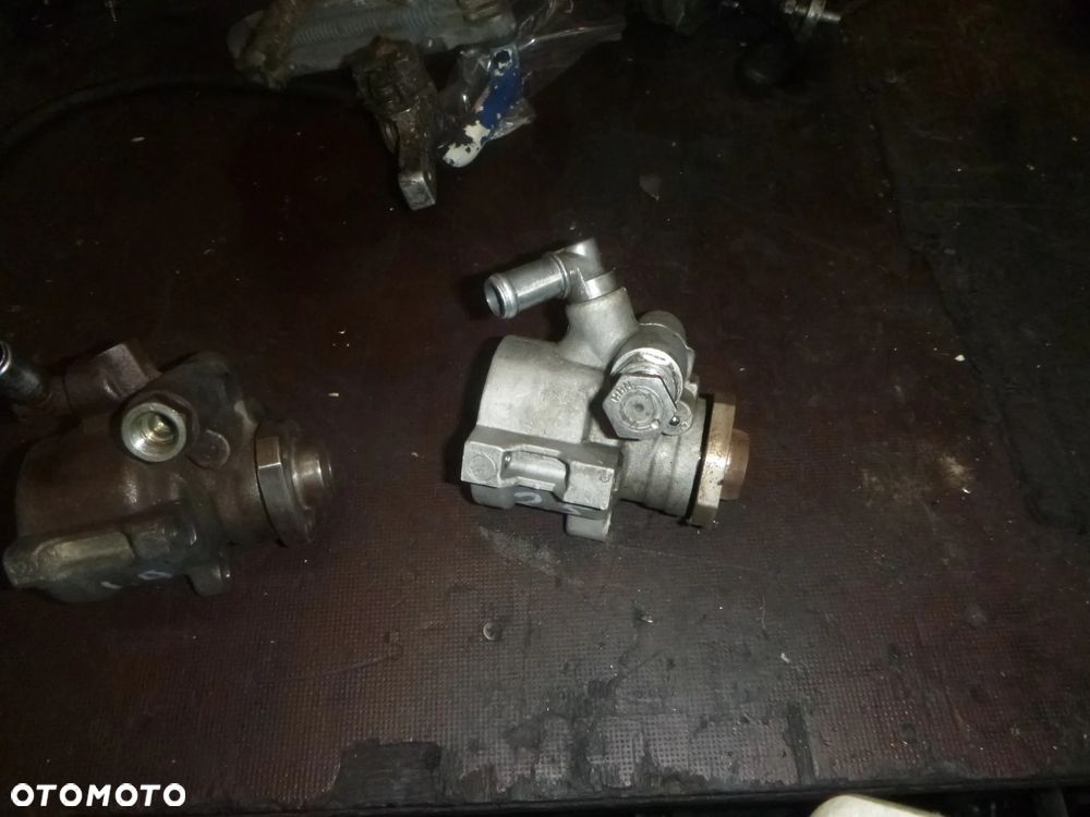 POMPA WSPOMAGANIA VW T4  2,4D 2,5tdi - 6