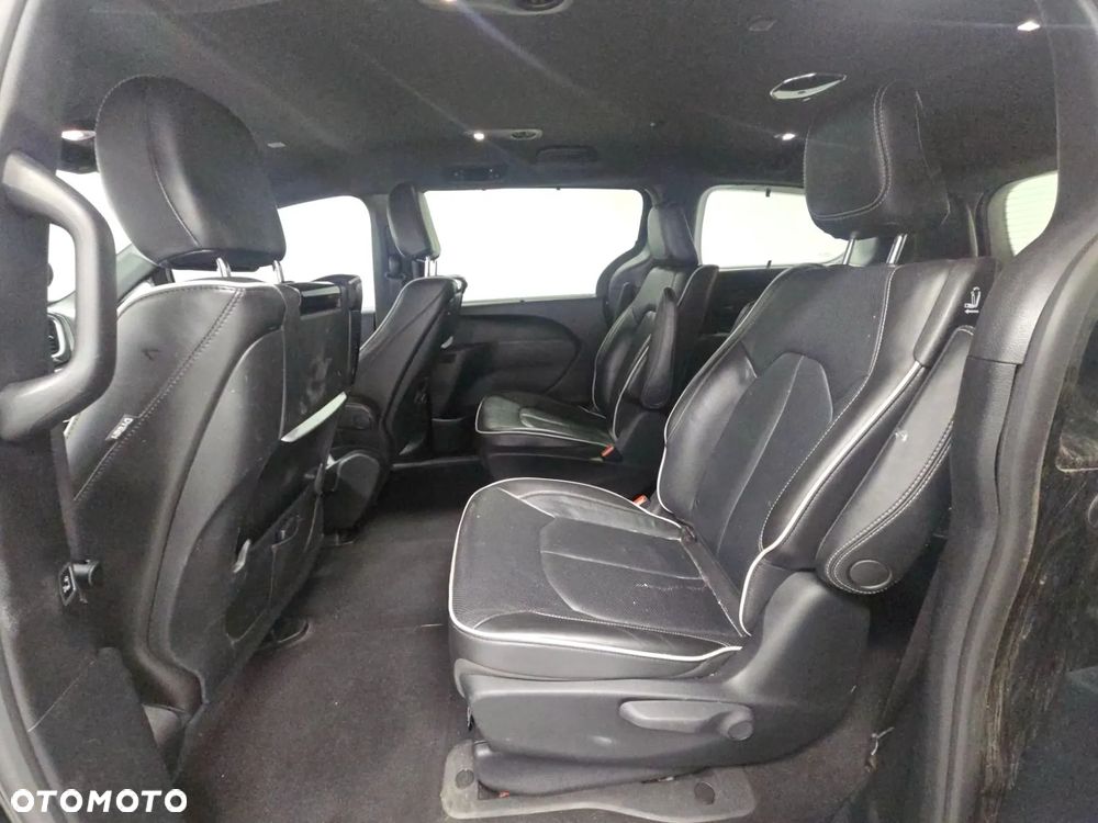 Chrysler Pacifica - 18