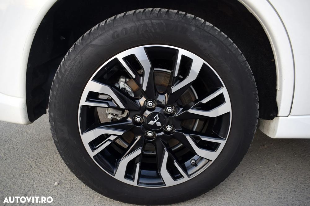 Mitsubishi Outlander 2.0 4WD - 12