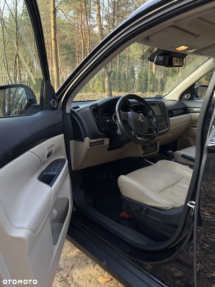 Mitsubishi Outlander 2.0 Intense + Navi 4WD CVT - 11