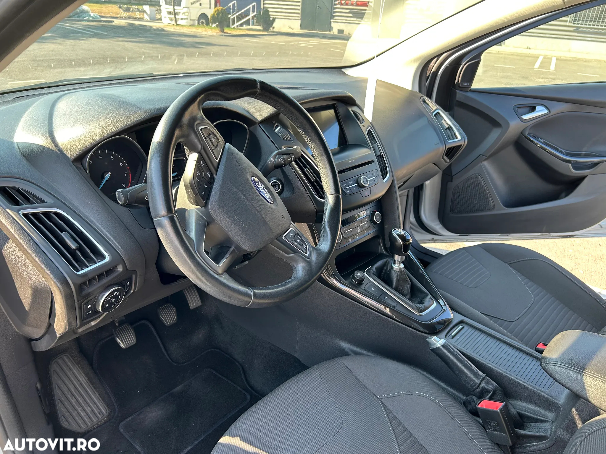 Ford Focus 1.0 EcoBoost Titanium - 11