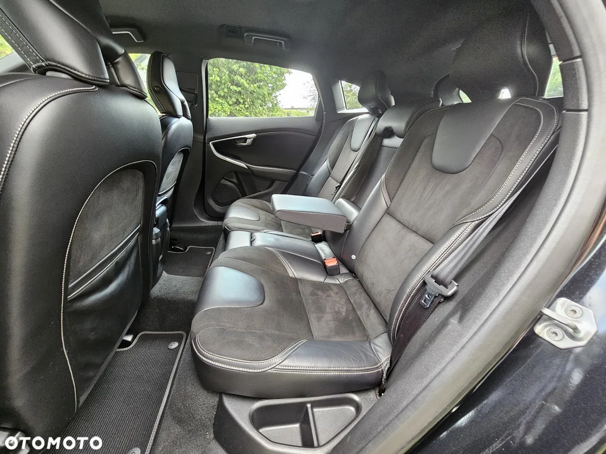 Volvo V40 D2 R-Design - 15