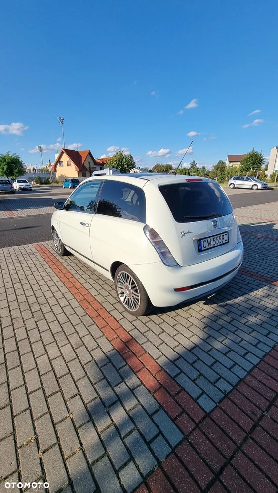 Lancia Ypsilon 1.4 S MomoDesign (5 os.) - 3