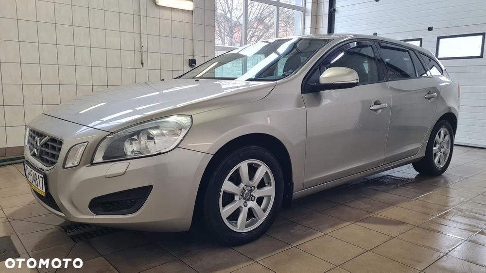 Volvo V60 D5 AWD Geartronic Momentum - 3