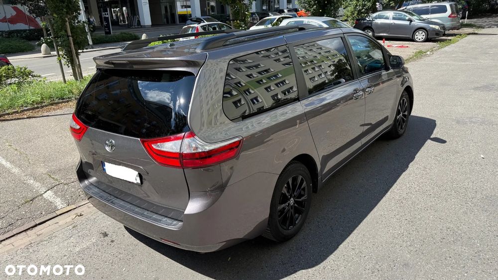 Toyota Sienna 3.5 V6 - 8