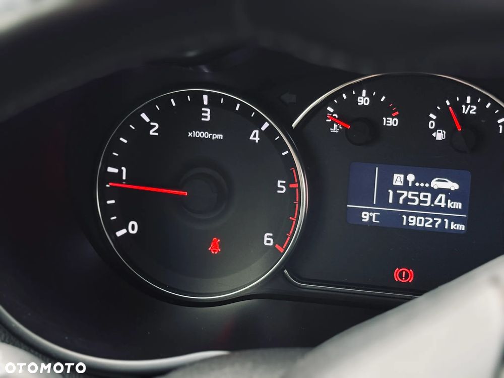 Kia Carens 1.7 CRDi M - 32