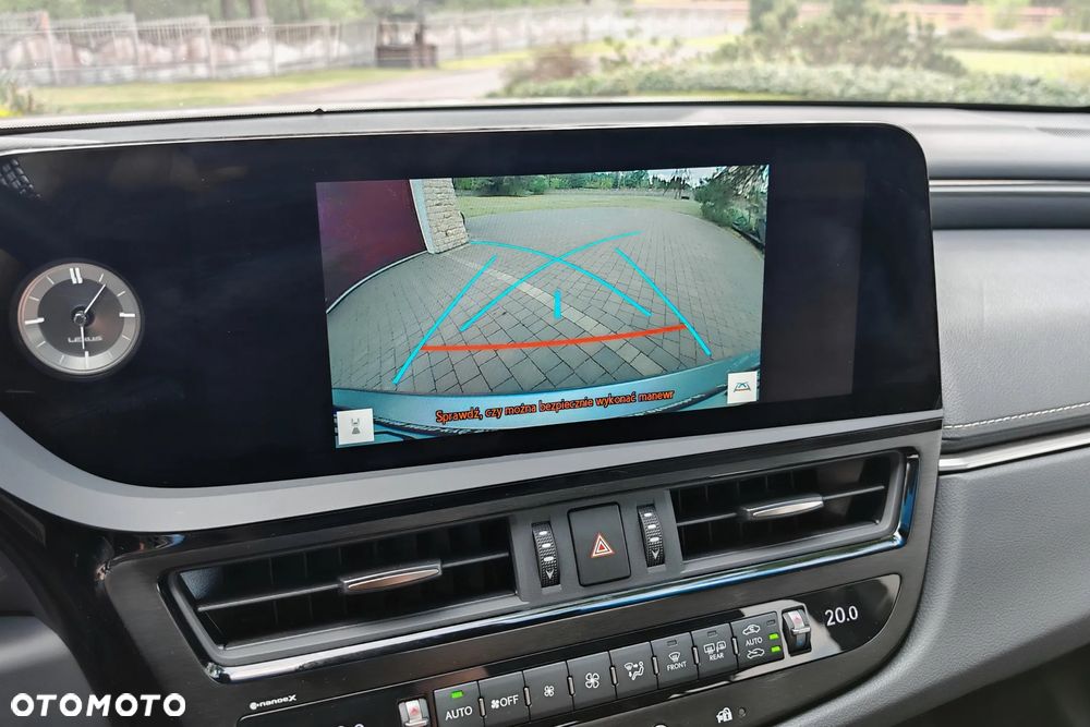 Lexus ES 300h Business Edition - 32