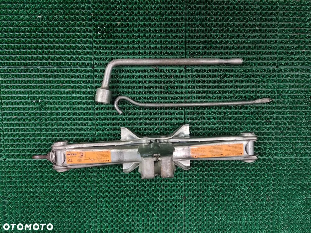 NISSAN X-TRAIL T30 Lewarek Podnośnik Klucz do Kół - 1