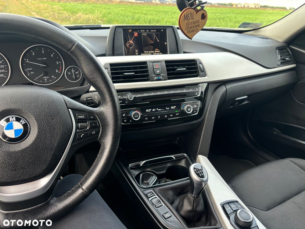 BMW Seria 3 318d Luxury Line - 18