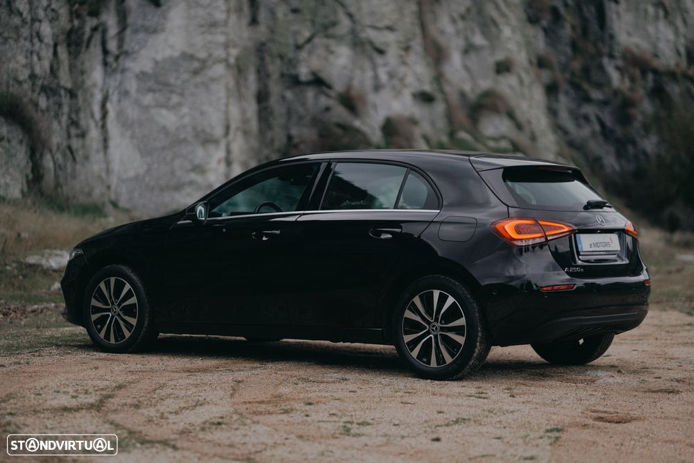 Mercedes-Benz A 250 e Style Plus - 11