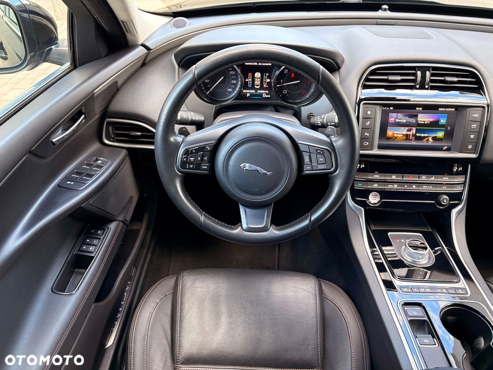 Jaguar XE E-Performance Prestige - 12