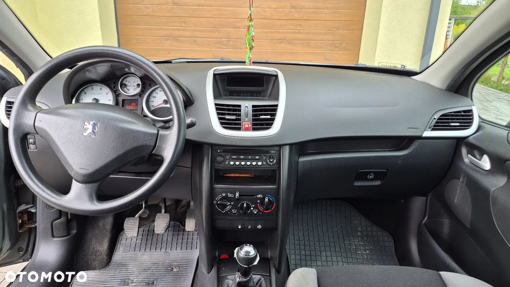 Peugeot 207 1.4 16V Trendy - 9