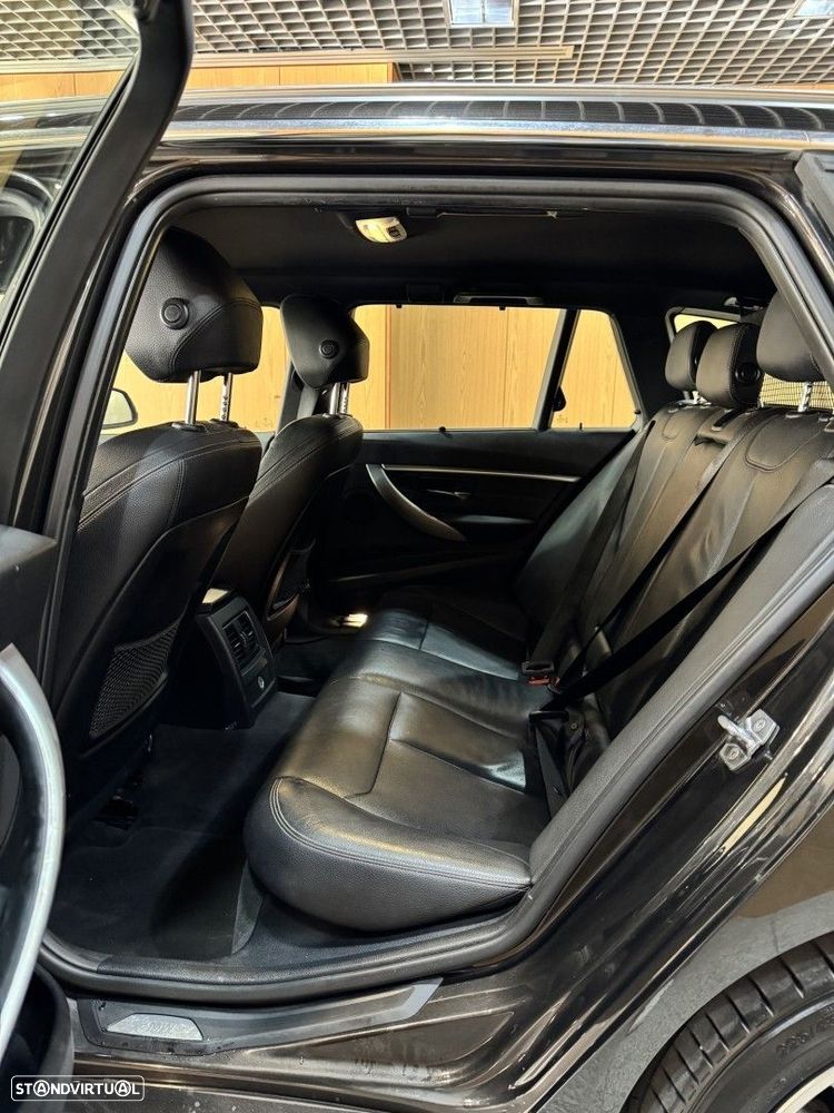 BMW 320 d Touring Line Luxury Auto - 36