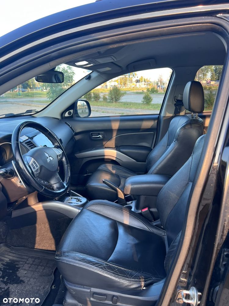 Mitsubishi Outlander - 9