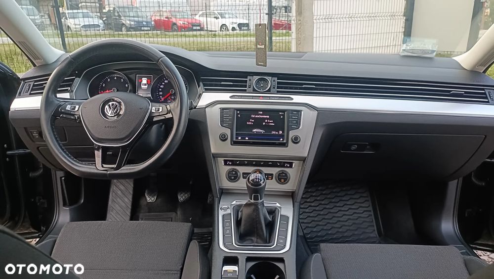 Volkswagen Passat - 13