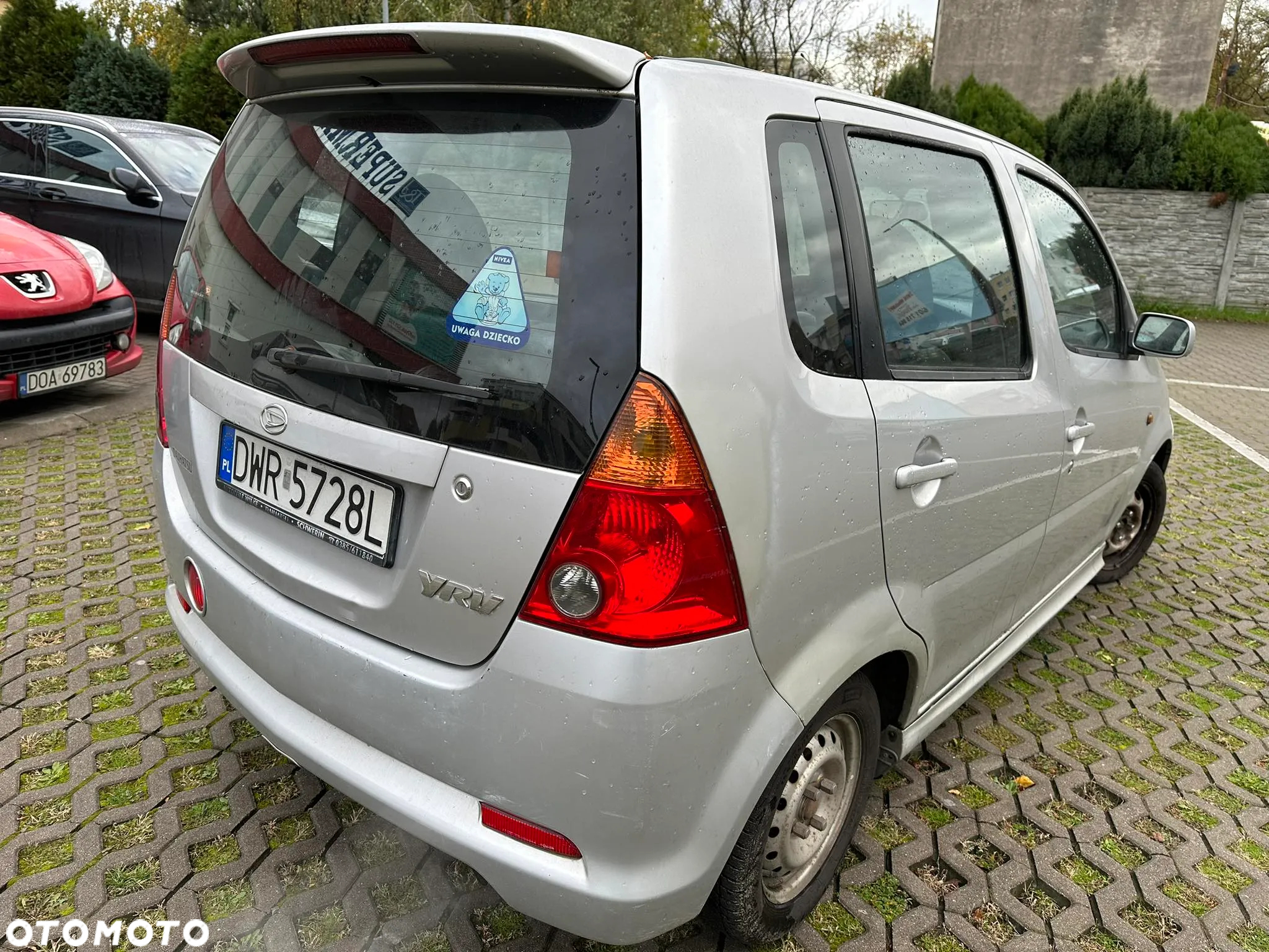 Daihatsu YRV - 2