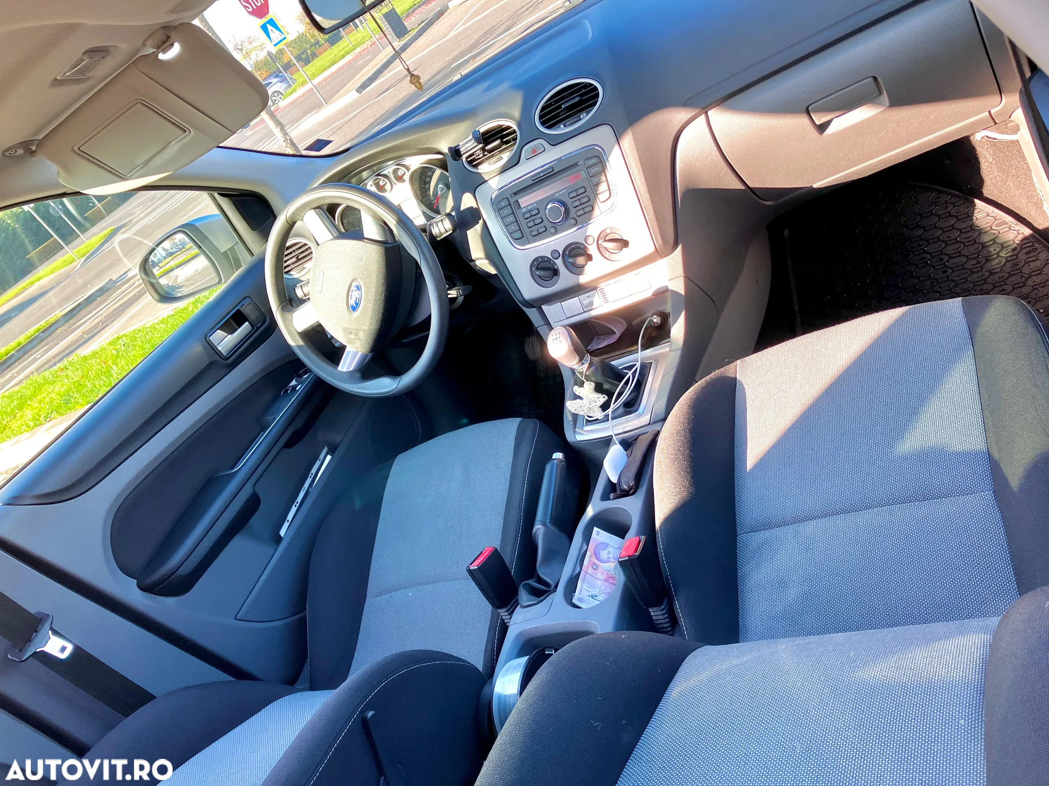 Ford Focus 1.6 TDCi DPF Ambiente - 11