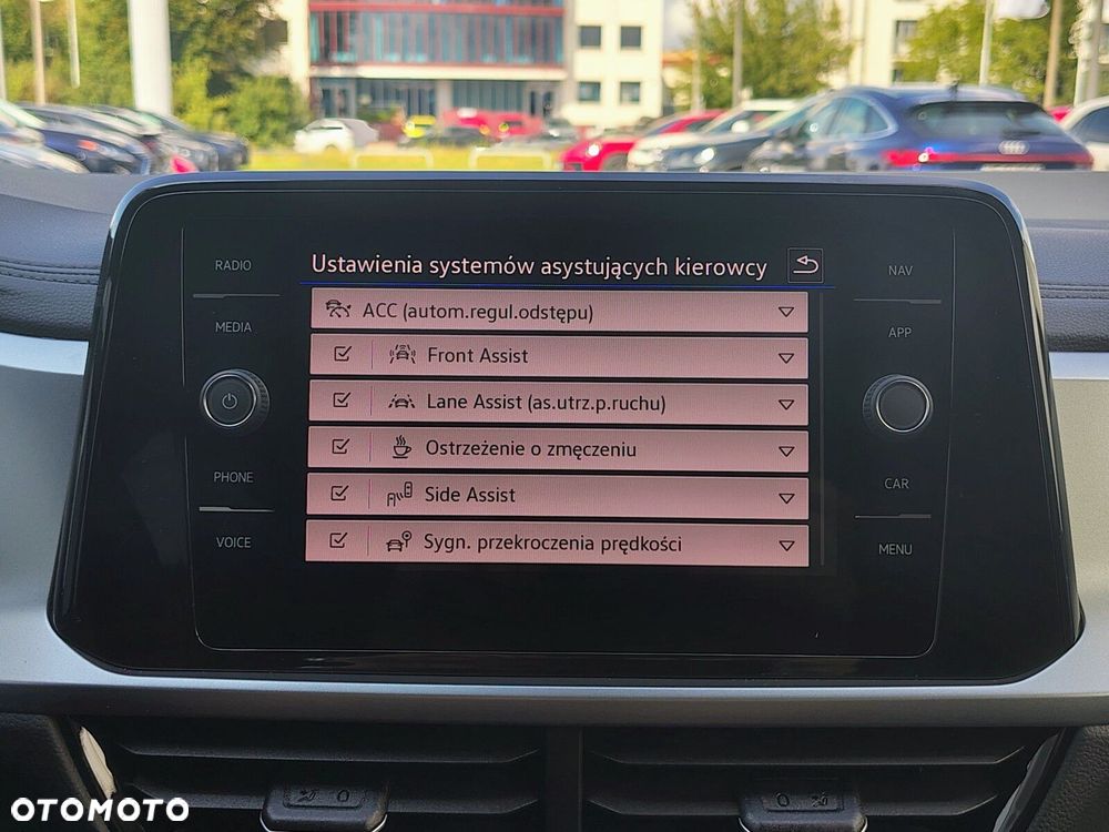 Volkswagen T-Roc - 18