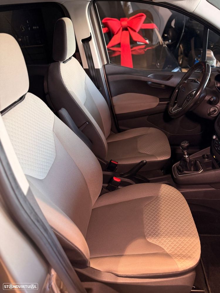 Ford Tourneo Courier 1.0 EcoBoost Titanium - 32