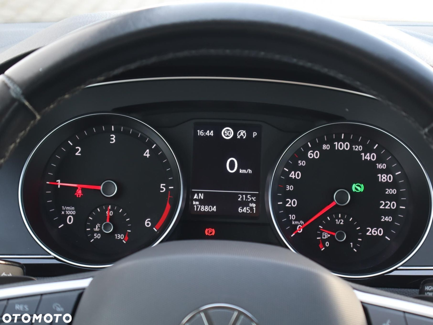 Volkswagen Passat - 11