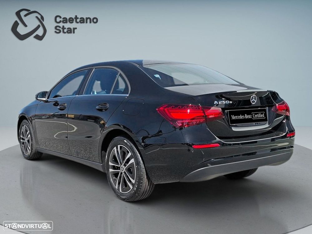 Mercedes-Benz a-250-limousine e - 6