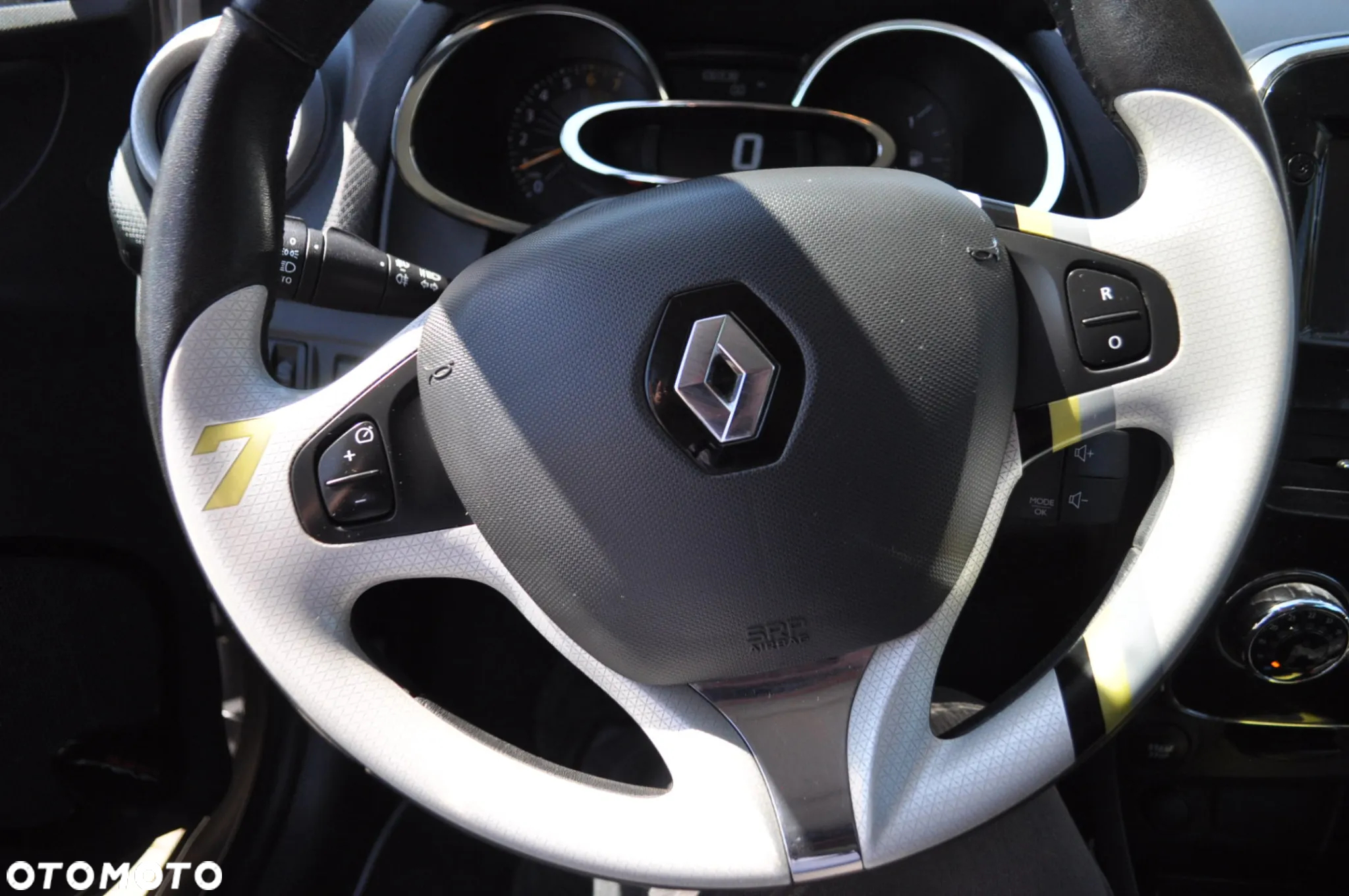 Renault Clio 1.2 16V Limited Plus - 17