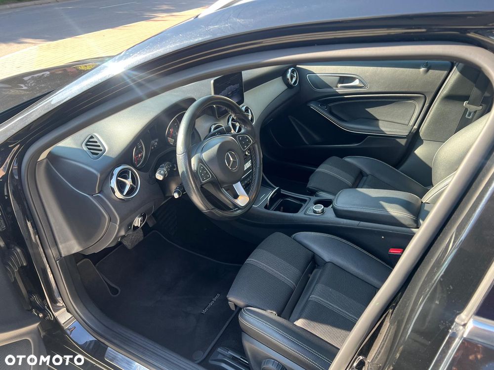 Mercedes-Benz GLA 180 d 7G-DCT Peak Edition - 10