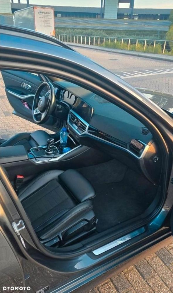 BMW Seria 3 320d Edition M Sport Shadow - 11
