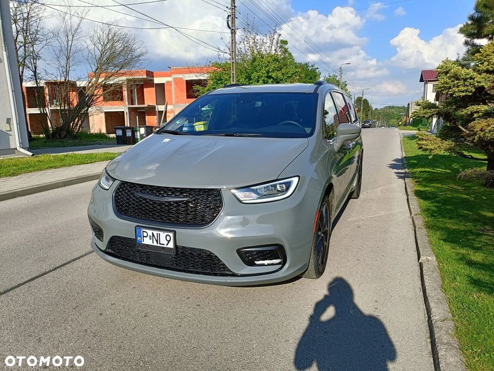 Chrysler Pacifica - 2